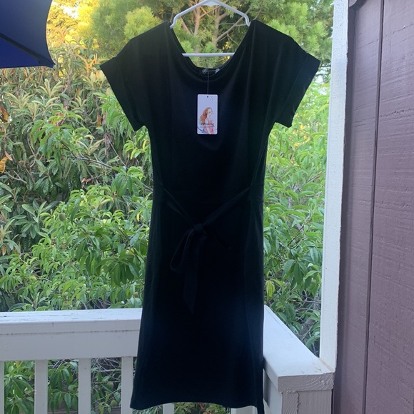 Dresses & Skirts - Black dress ❤️